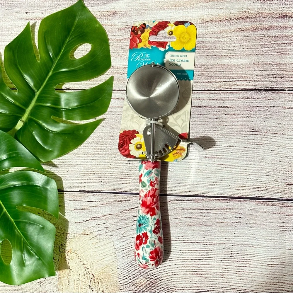 Pioneer Woman Ice Cream Scoop, Measuring Spoons and Juicer NEW